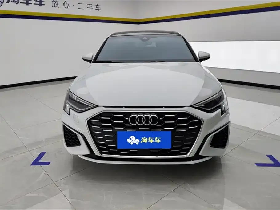 Audi A3 2023 из CN, фото 2