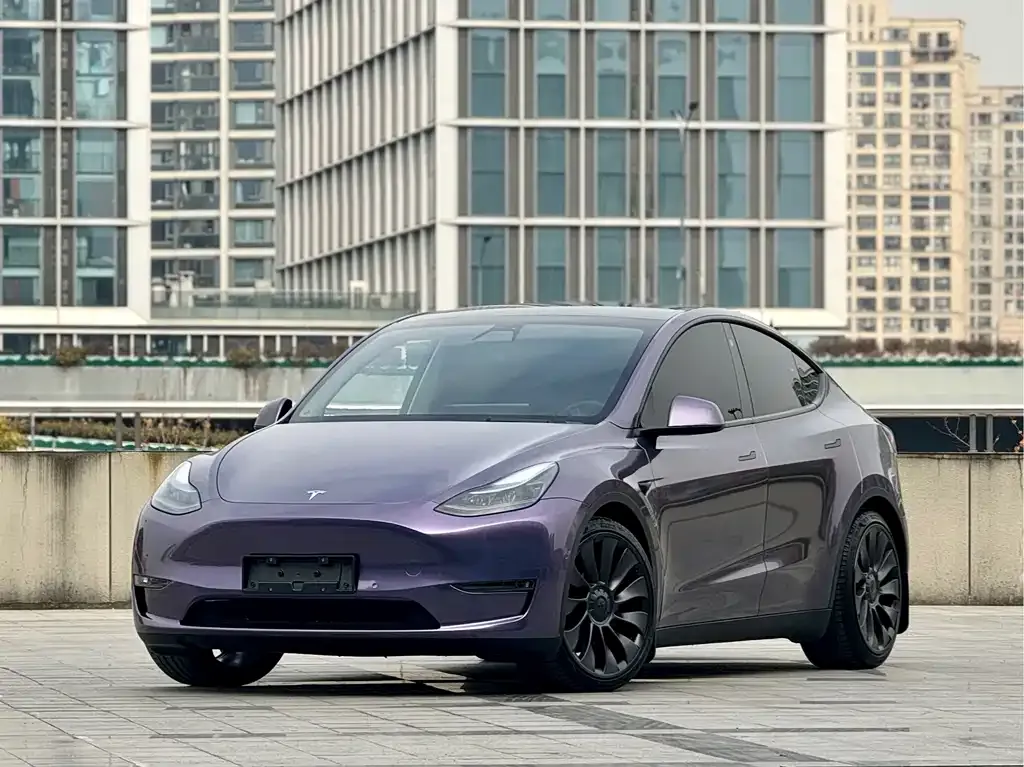 Tesla Model Y — фото 1