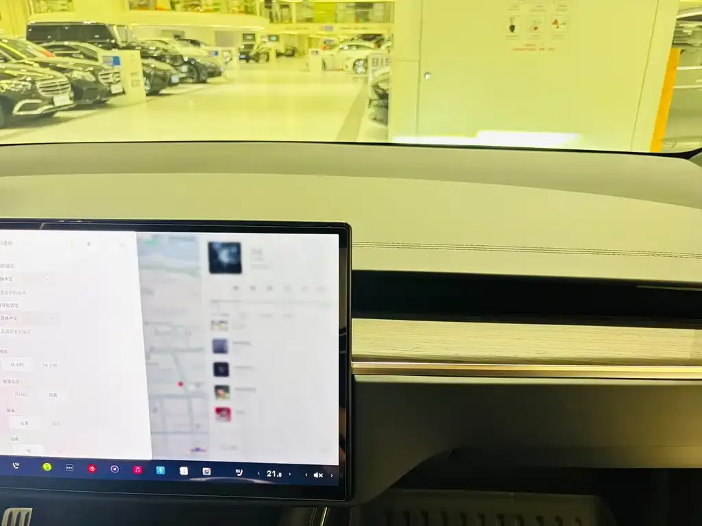 Tesla Model X — фото 10