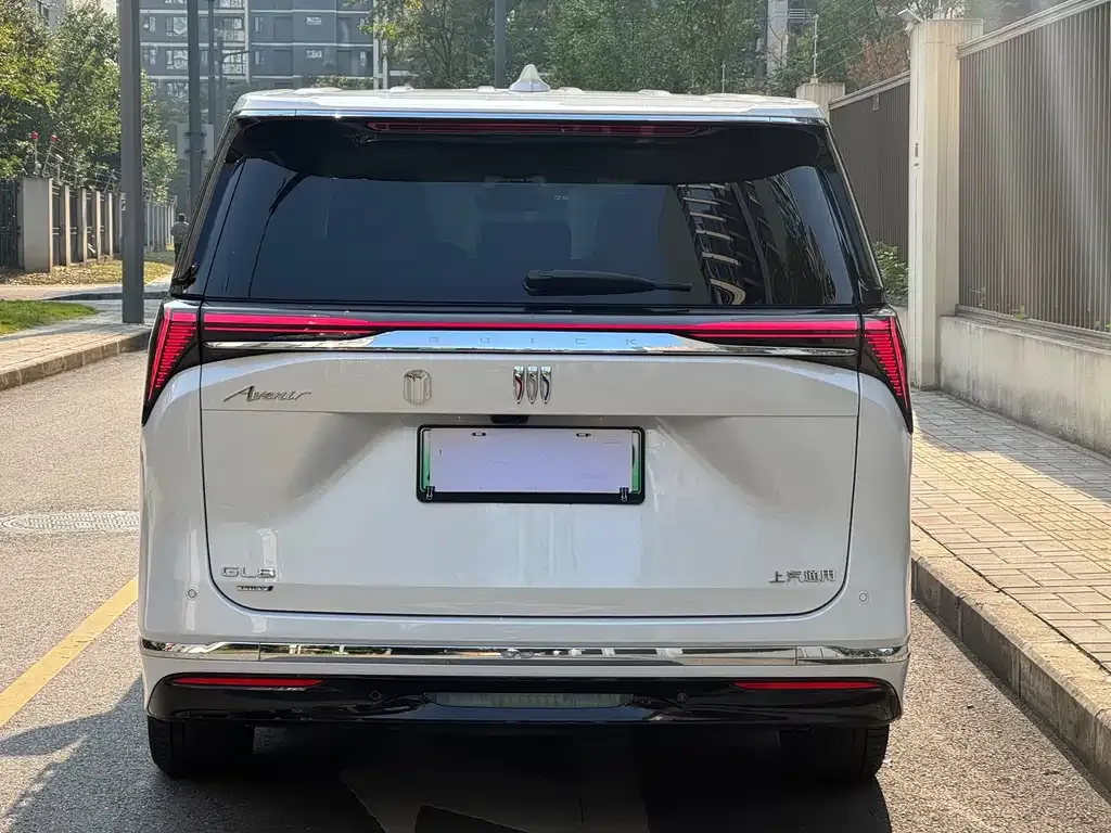 Buick GL8 Hybrid — фото 10