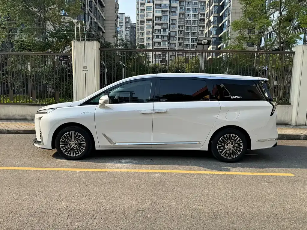 Buick GL8 Hybrid — фото 6