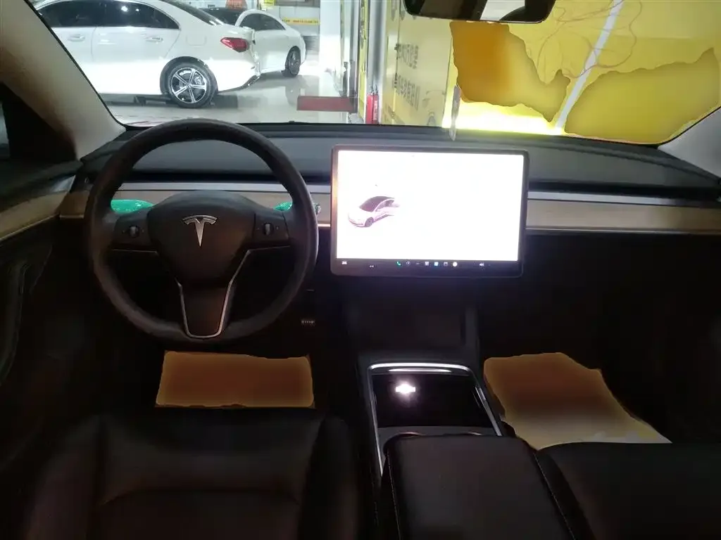 Tesla Model 3 — фото 10