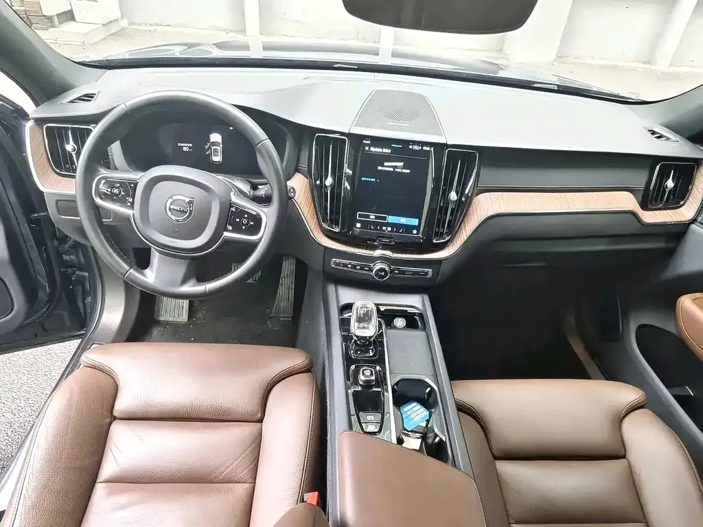 Volvo XC60 — фото 7
