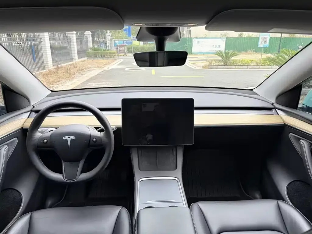 Tesla Model Y — фото 4