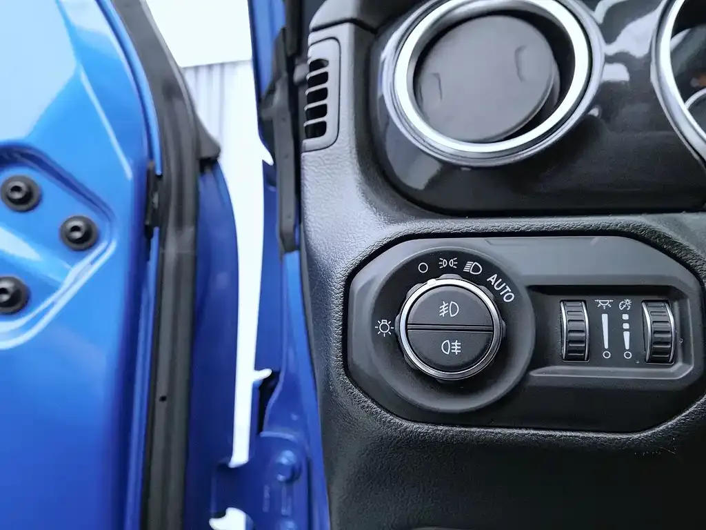 Jeep Wrangler 2023 из CN, фото 10
