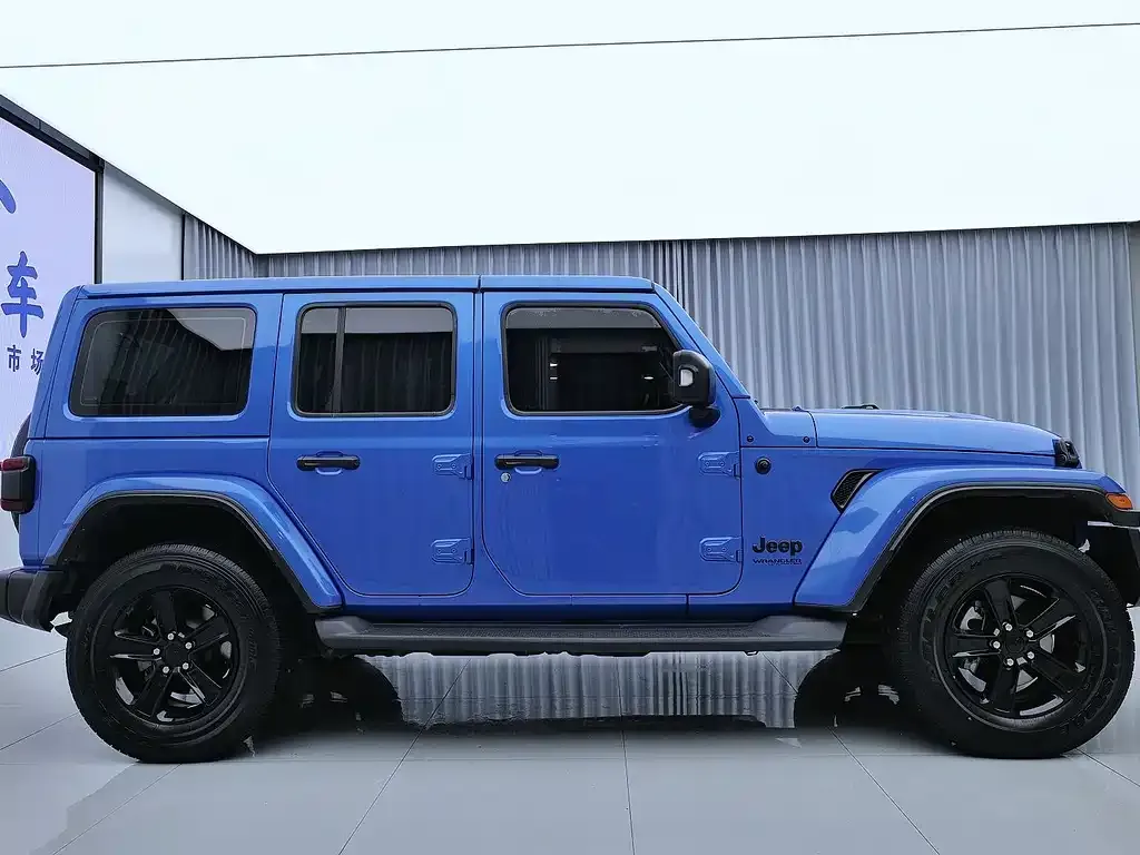 Jeep Wrangler 2023 из CN, фото 3