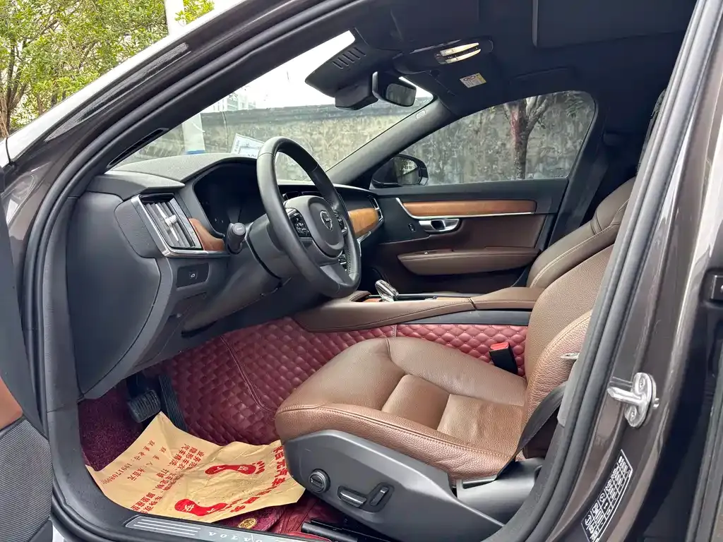 Volvo S90 2023 из CN, фото 5
