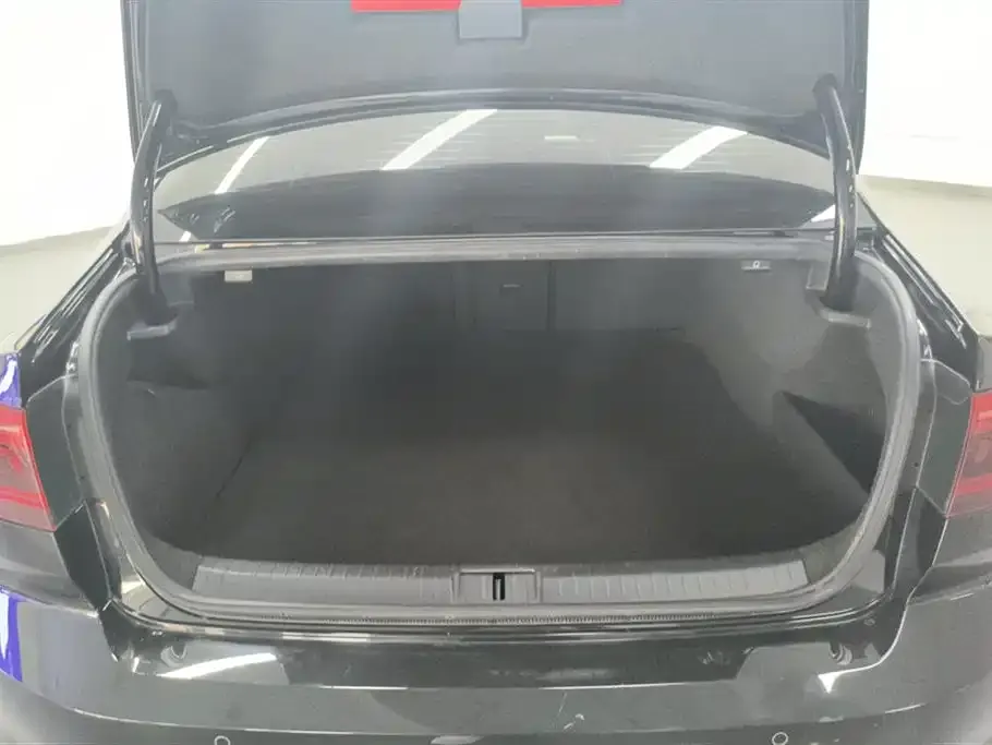 Volkswagen Magotan GTE PHEV 2021 из CN, фото 4