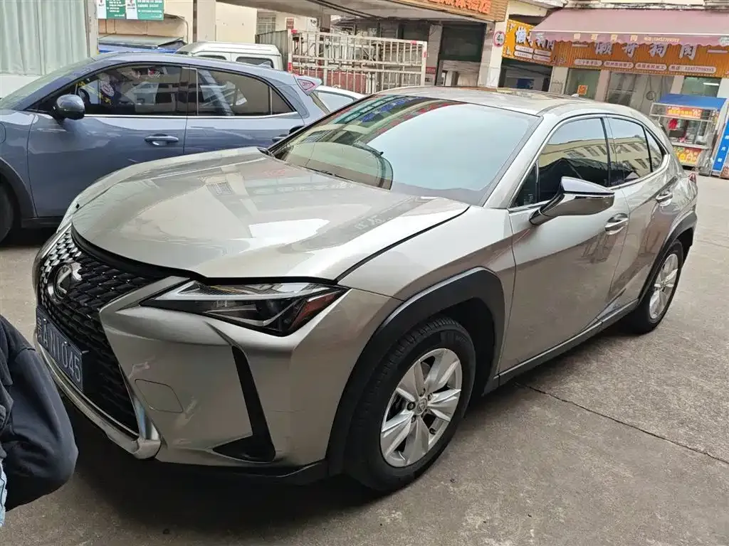 Lexus UX — фото 1