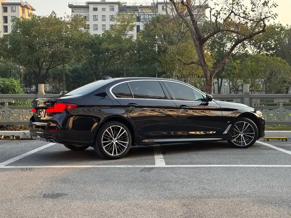 BMW 5 Series — фото 4