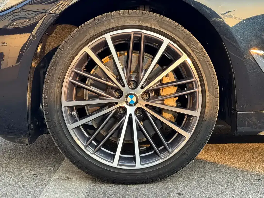 BMW 5 Series — фото 7