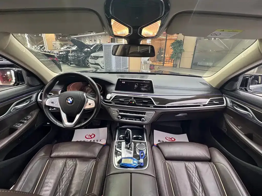 BMW 7 Series 2021 из CN, фото 9