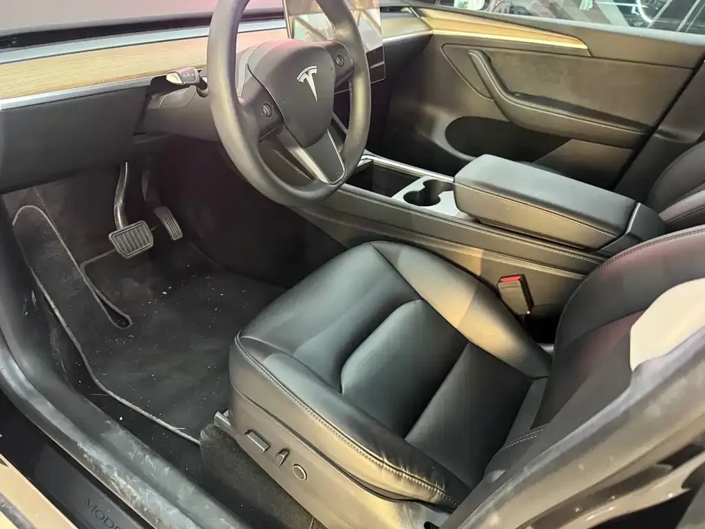 Tesla Model Y — фото 6