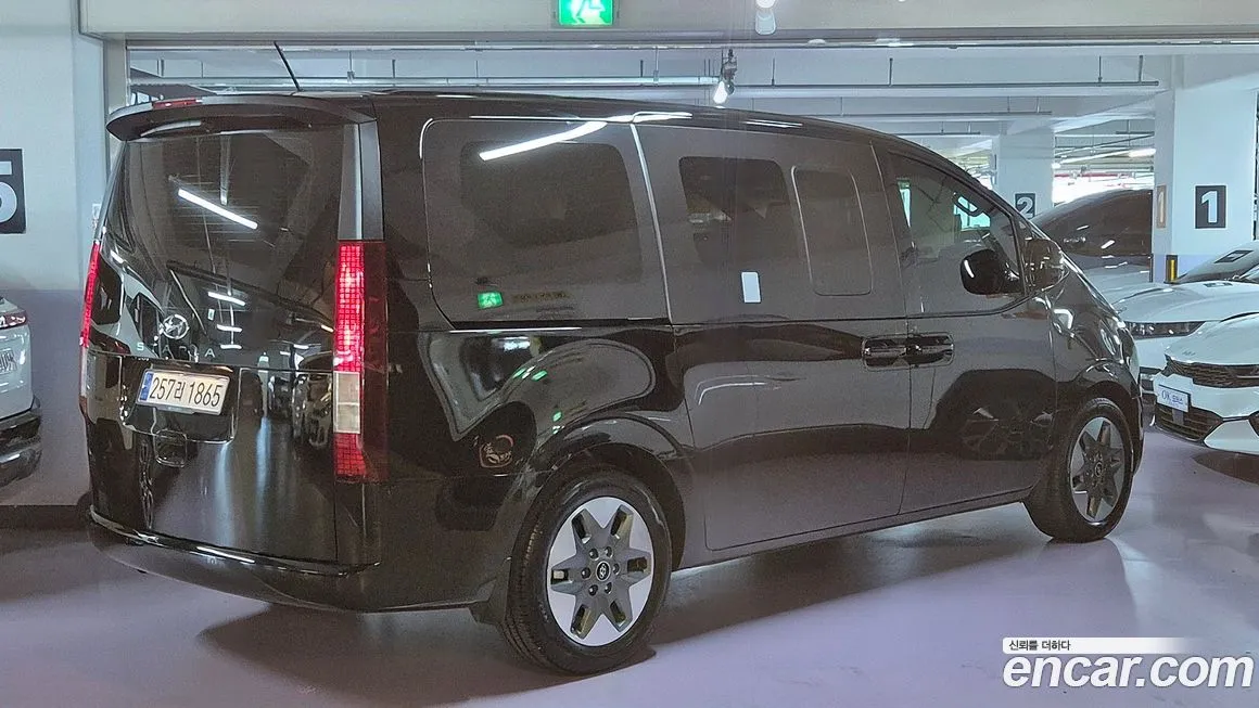 Hyundai Staria — фото 2
