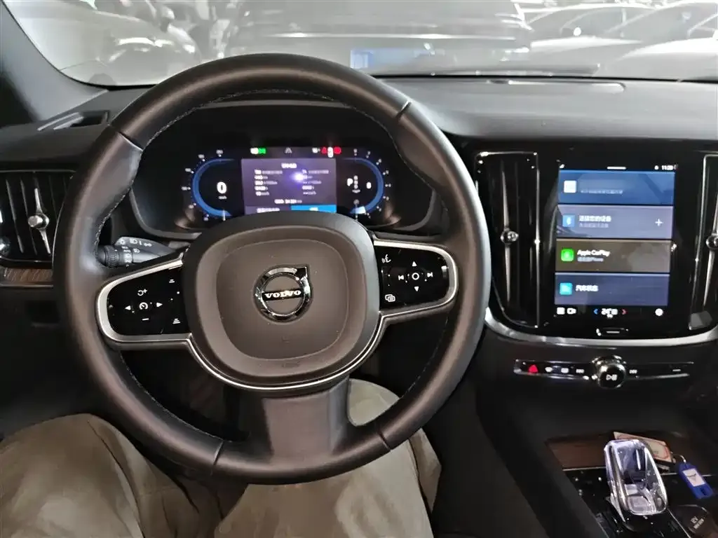 Volvo S60 — фото 10