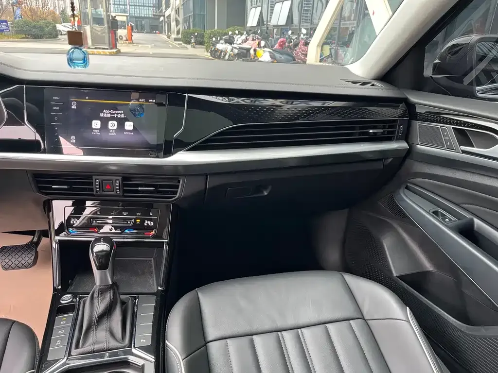 Volkswagen Passat 2023 из CN, фото 8