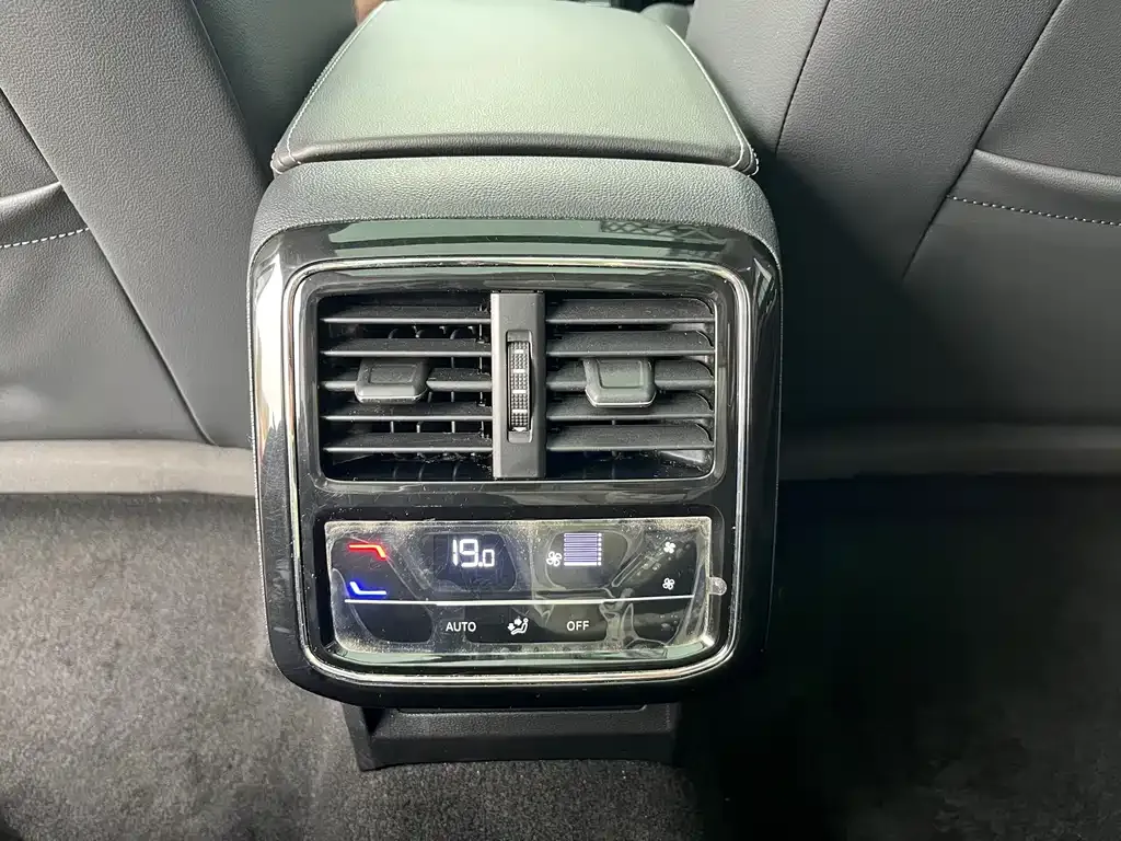 Volkswagen Passat 2023 из CN, фото 9