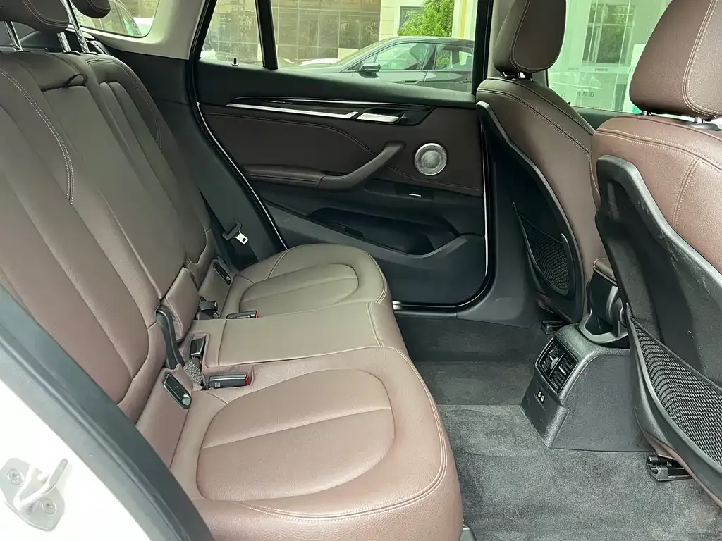BMW X1 2021 из CN, фото 10