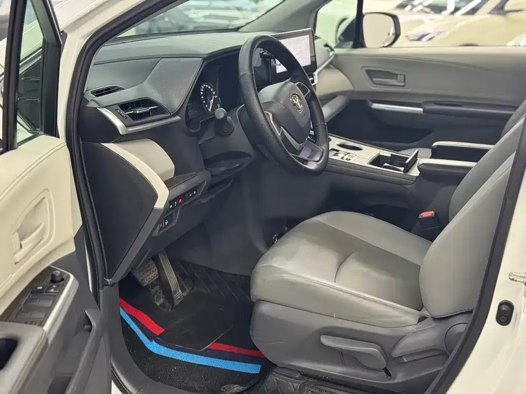 Toyota Granvia — фото 4