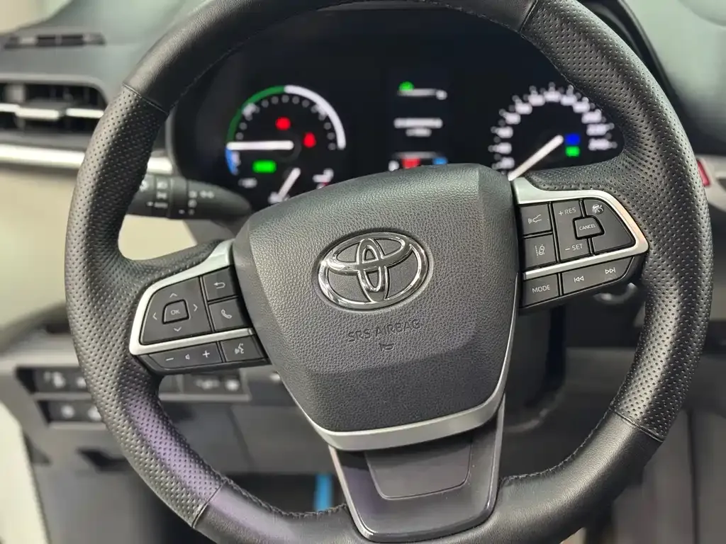 Toyota Granvia — фото 9
