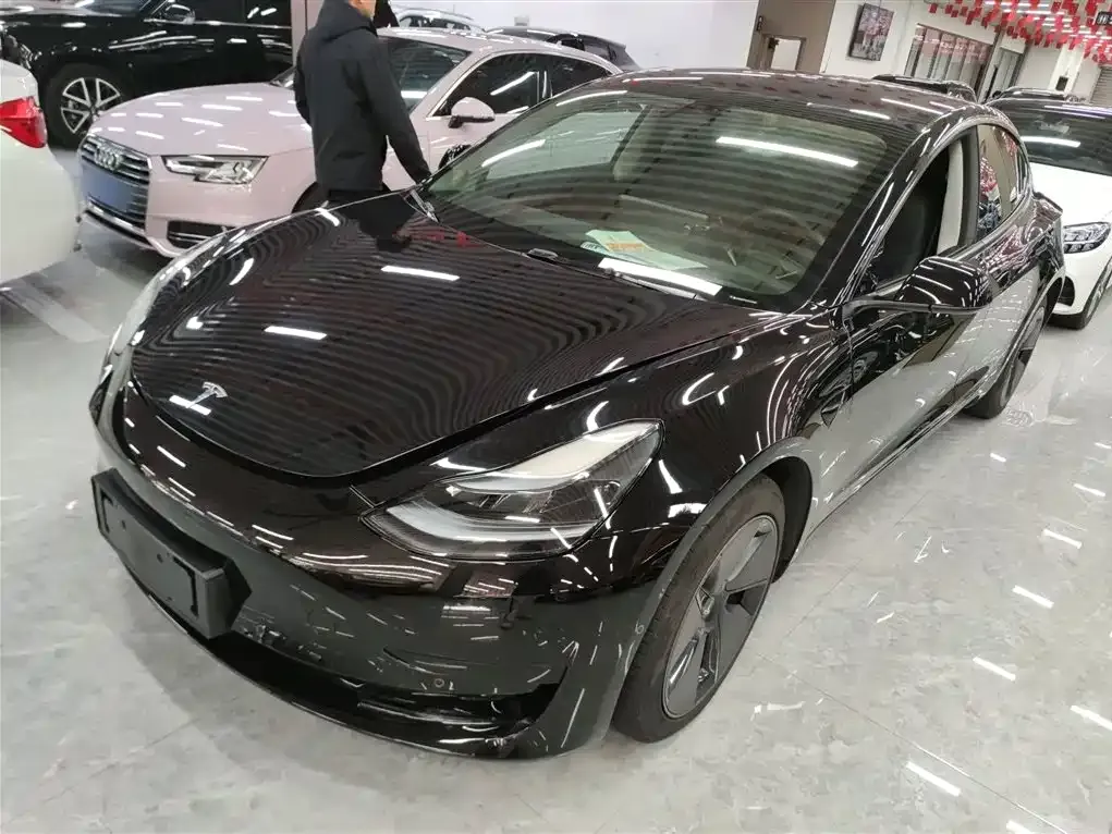 Tesla Model 3 — фото 1