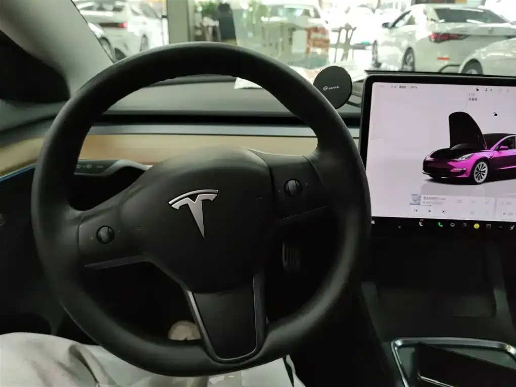 Tesla Model 3 — фото 10