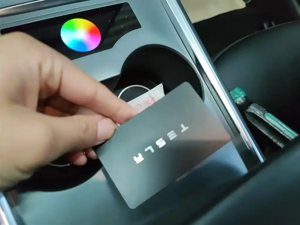 Tesla Model 3 — фото 9