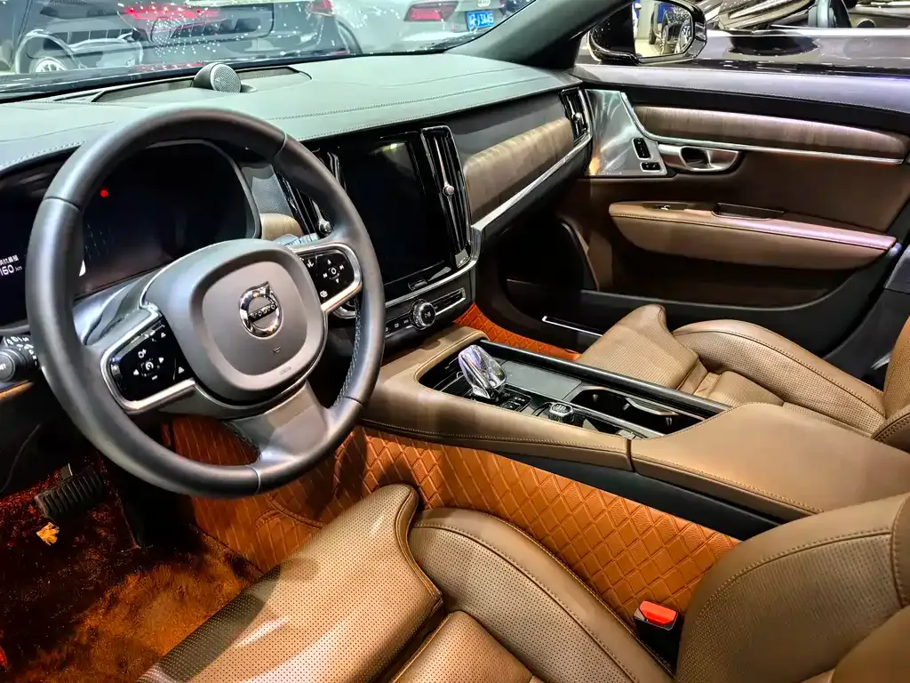 Volvo S90 2023 из CN, фото 5