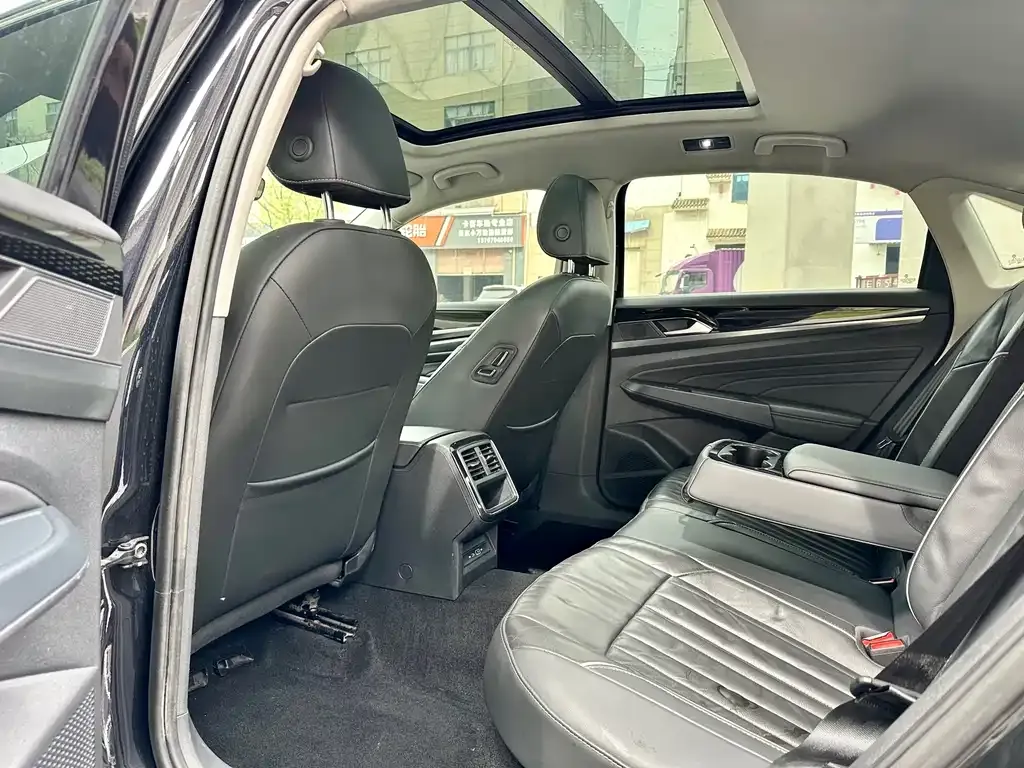 Volkswagen Passat 2022 из CN, фото 10