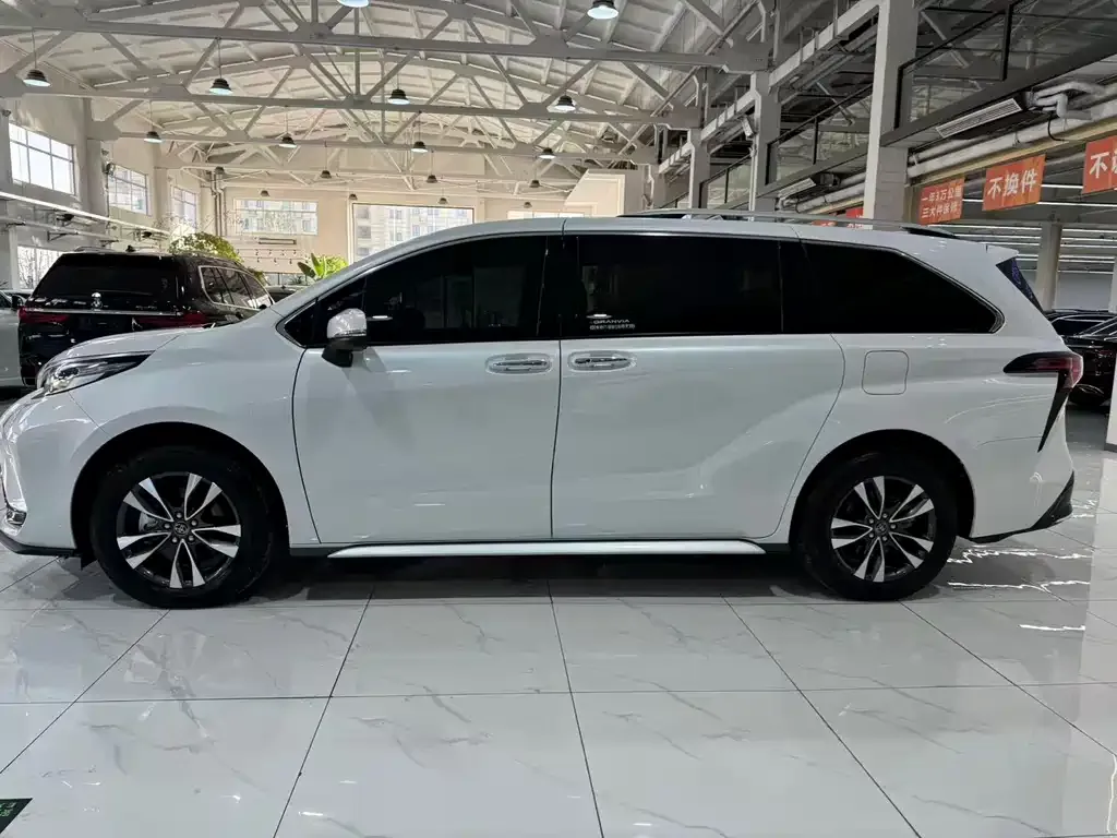Toyota Granvia 2025 из CN, фото 2