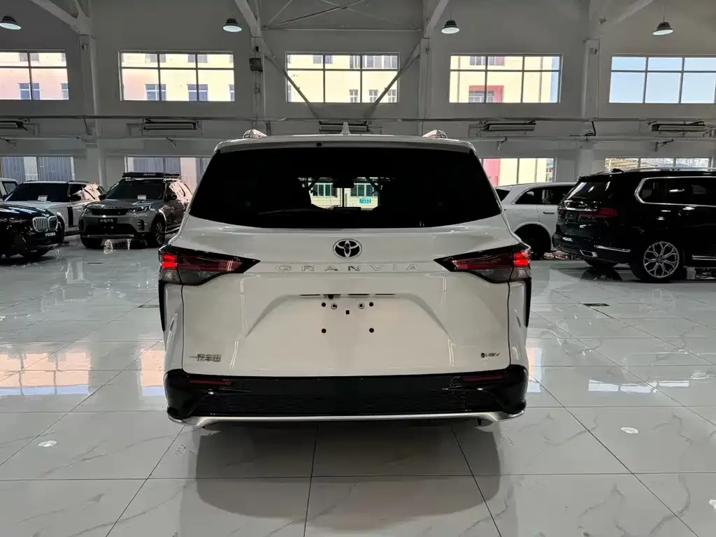 Toyota Granvia 2025 из CN, фото 3