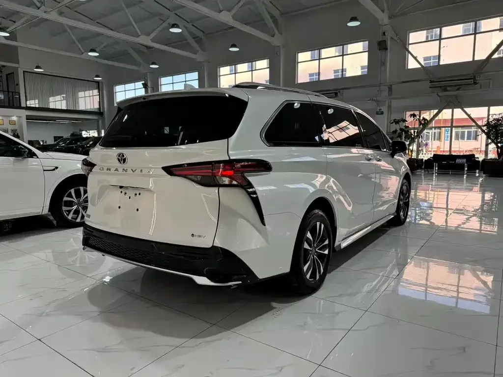 Toyota Granvia 2025 из CN, фото 4