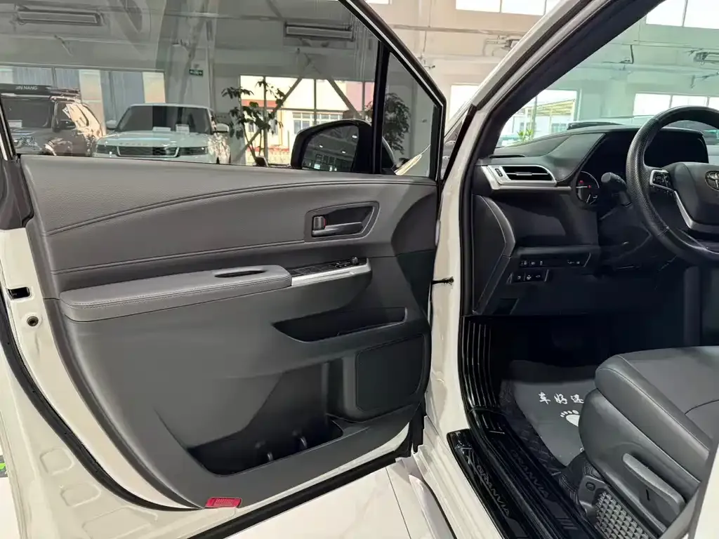 Toyota Granvia 2025 из CN, фото 7