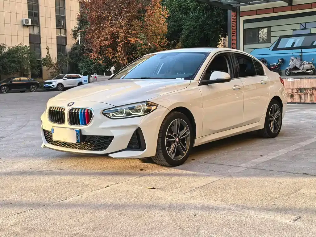 BMW 1 Series 2023 из CN, фото 1