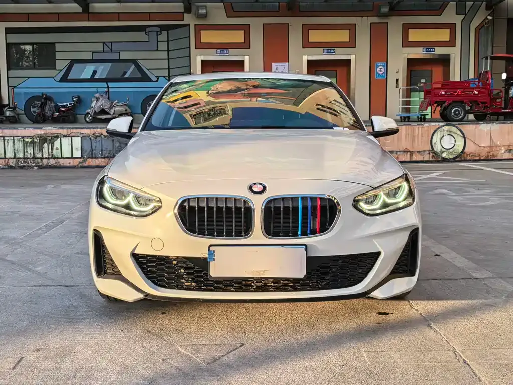 BMW 1 Series 2023 из CN, фото 2