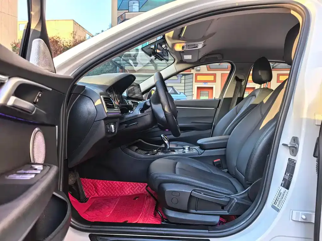 BMW 1 Series 2023 из CN, фото 6