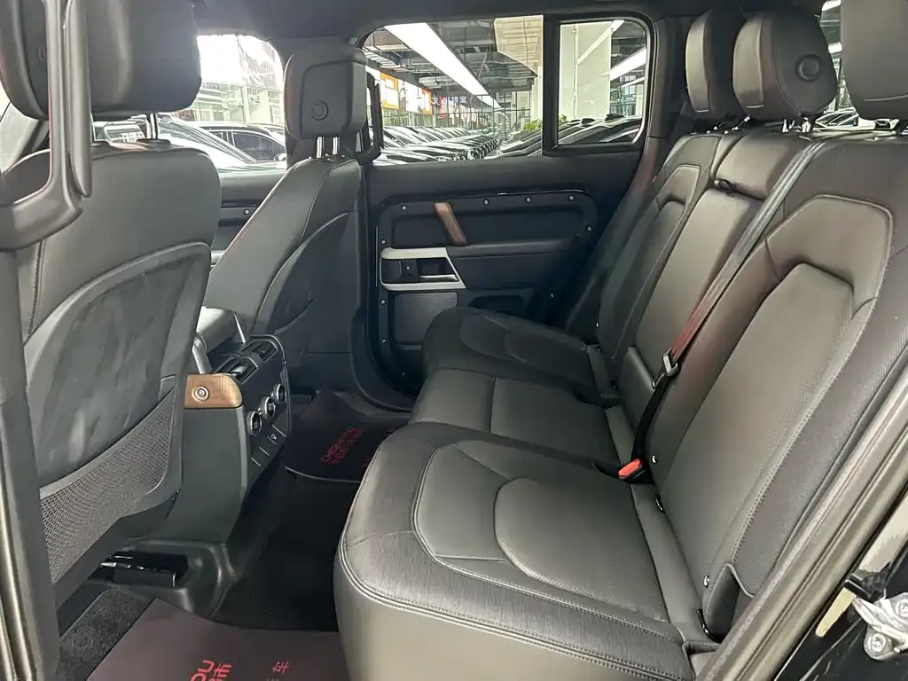 Land Rover Defender — фото 10