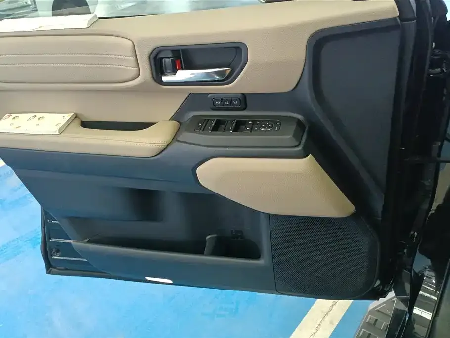 Toyota Prado — фото 7