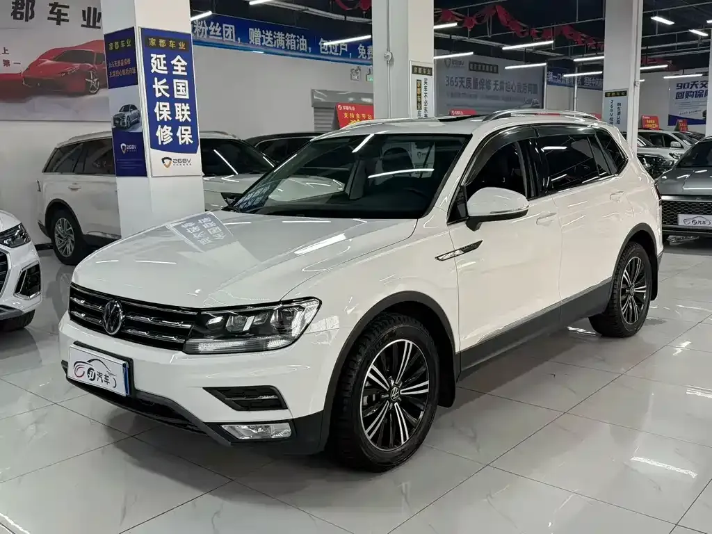 Volkswagen Tiguan L — фото 1