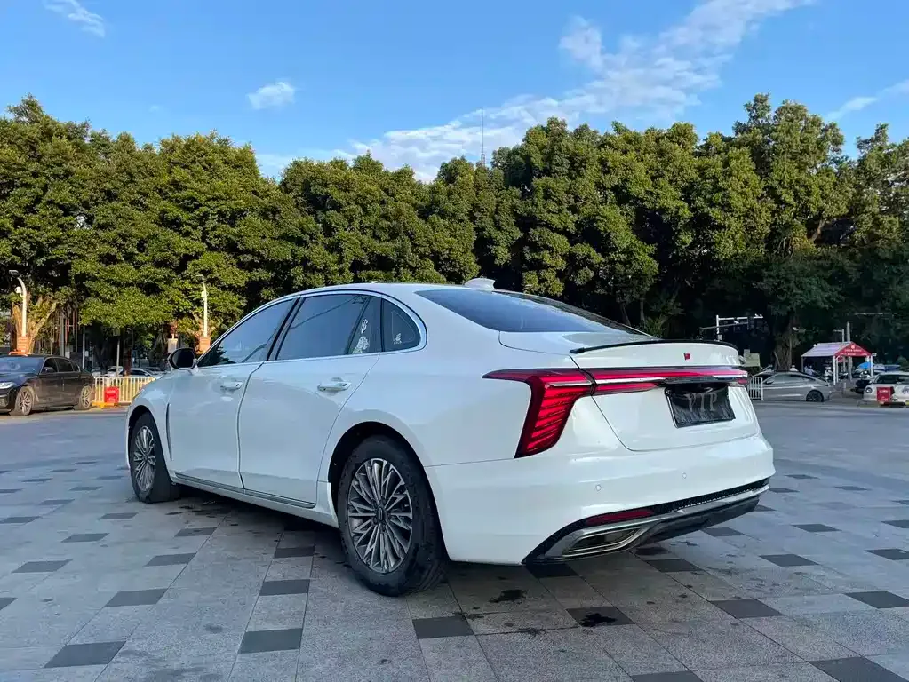 Hongqi H5 — фото 10