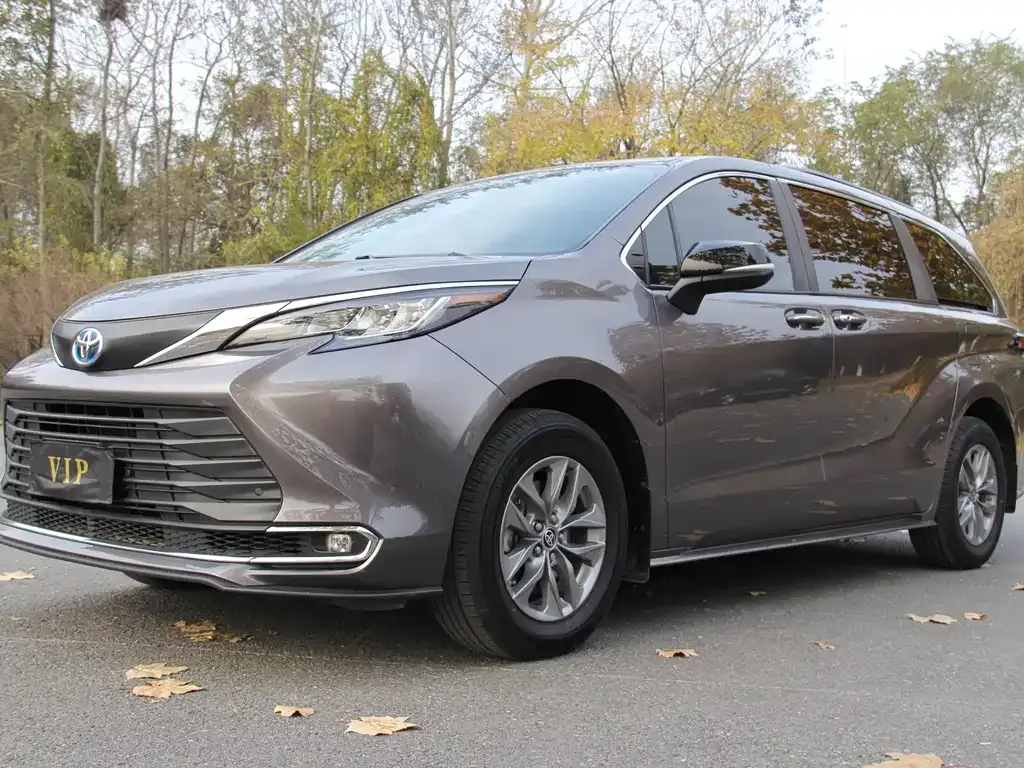 Toyota Sienna 2022 из CN, фото 2