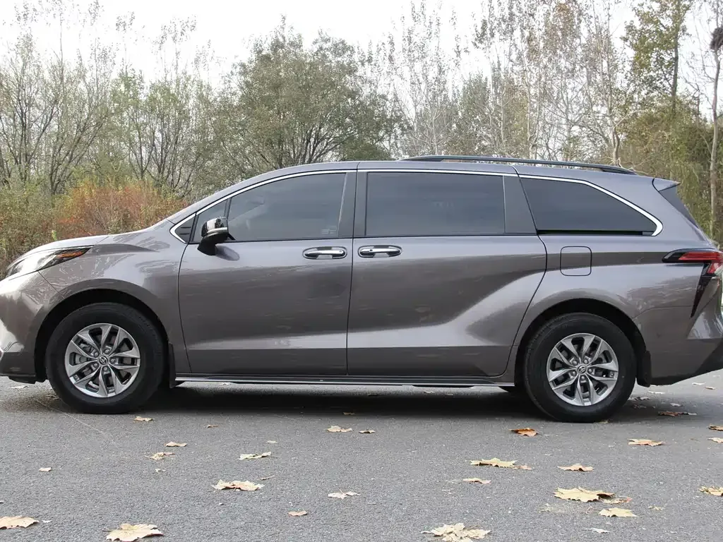 Toyota Sienna 2022 из CN, фото 4