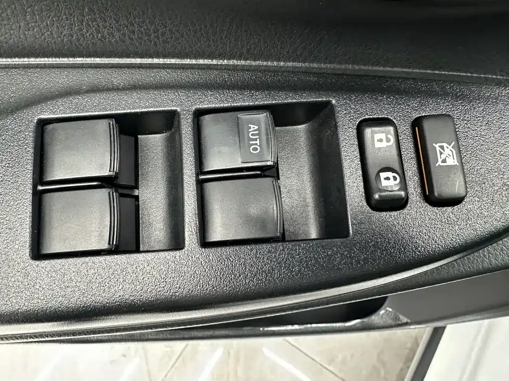 Toyota Yaris L — фото 10