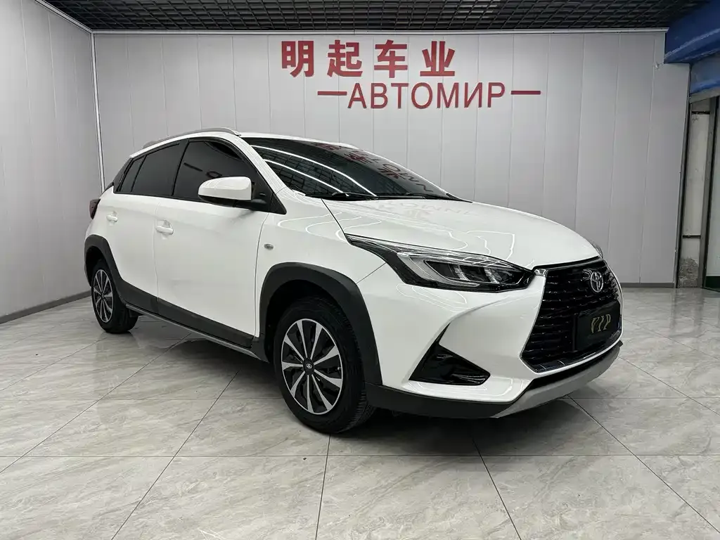 Toyota Yaris L — фото 2