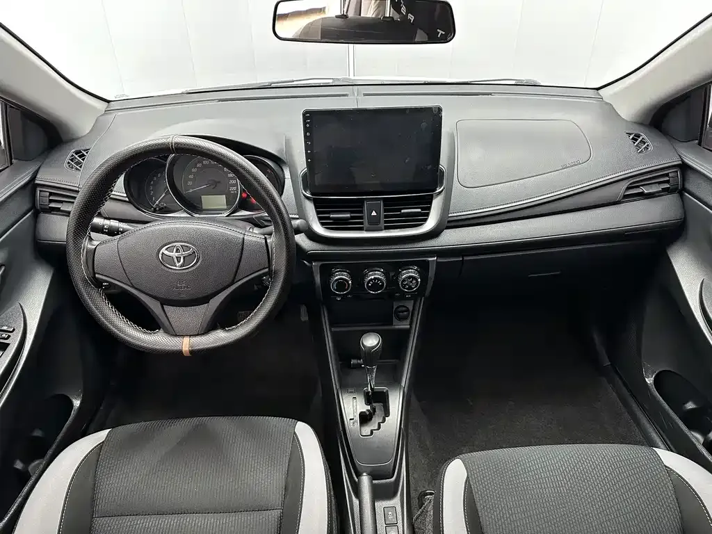 Toyota Yaris L — фото 6