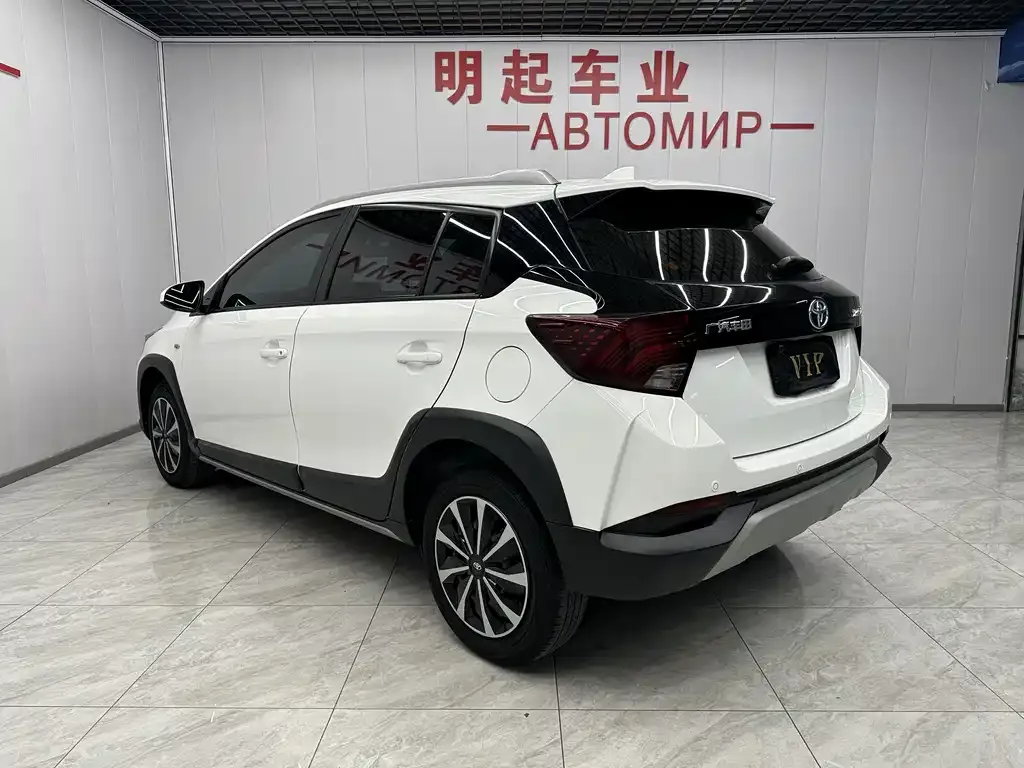 Toyota Yaris L — фото 8