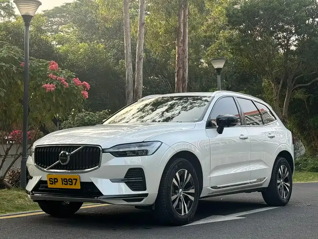 Volvo XC60 — фото 1