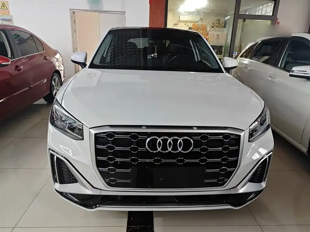 Audi Q2L 2023 из CN, фото 3