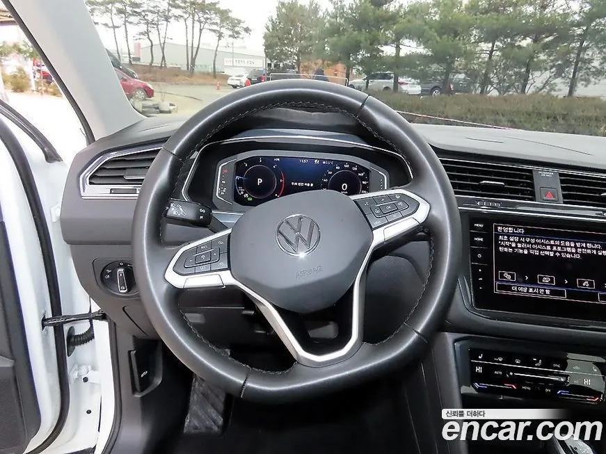 Volkswagen Tiguan — фото 8