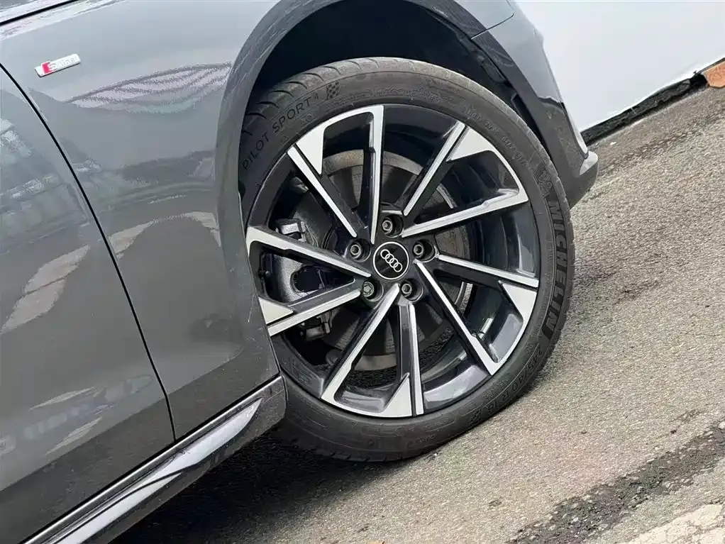 Audi A4L 2023 из CN, фото 8